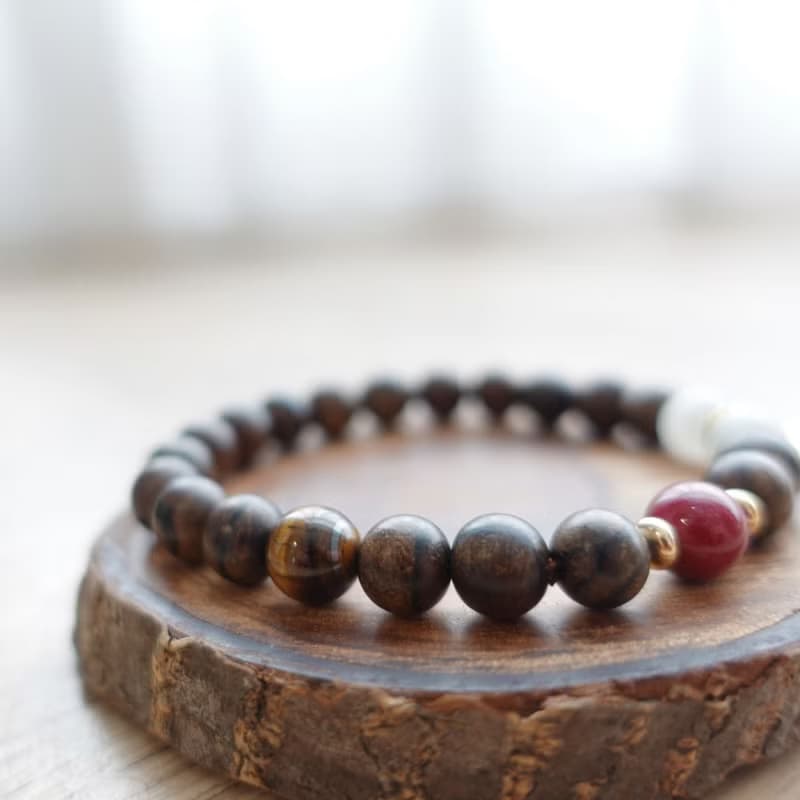 腕間生香 悠然神韻 沉香 天山翠 虎眼石 中式現代的結合 手鍊