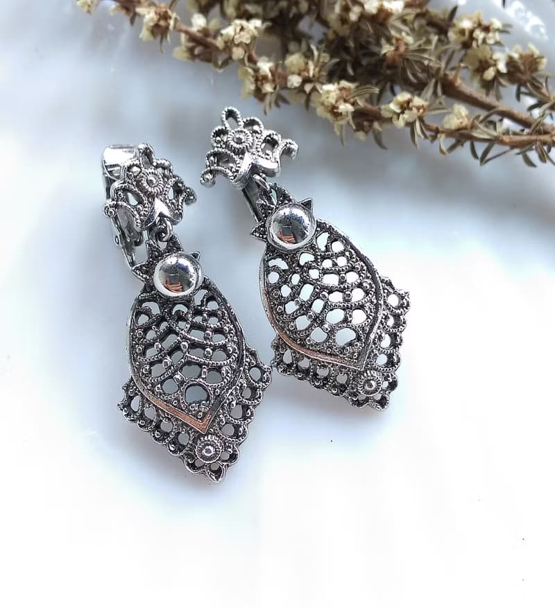 Vintage Jewelry 西洋古董飾品 Celebrity  銀色調 垂墜 夾式耳環