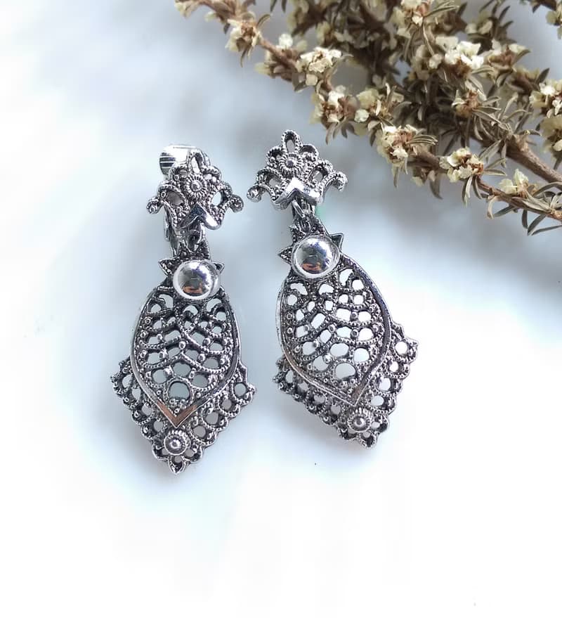 Vintage Jewelry 西洋古董飾品 Celebrity  銀色調 垂墜 夾式耳環