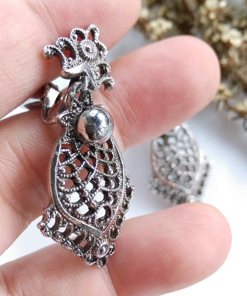 Vintage Jewelry 西洋古董飾品 Celebrity  銀色調 垂墜 夾式耳環