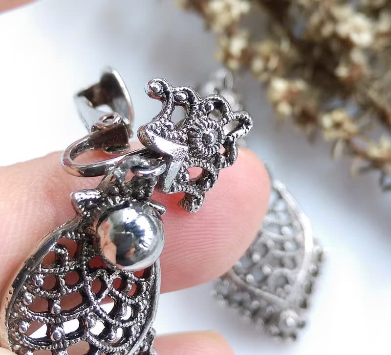 Vintage Jewelry 西洋古董飾品 Celebrity  銀色調 垂墜 夾式耳環