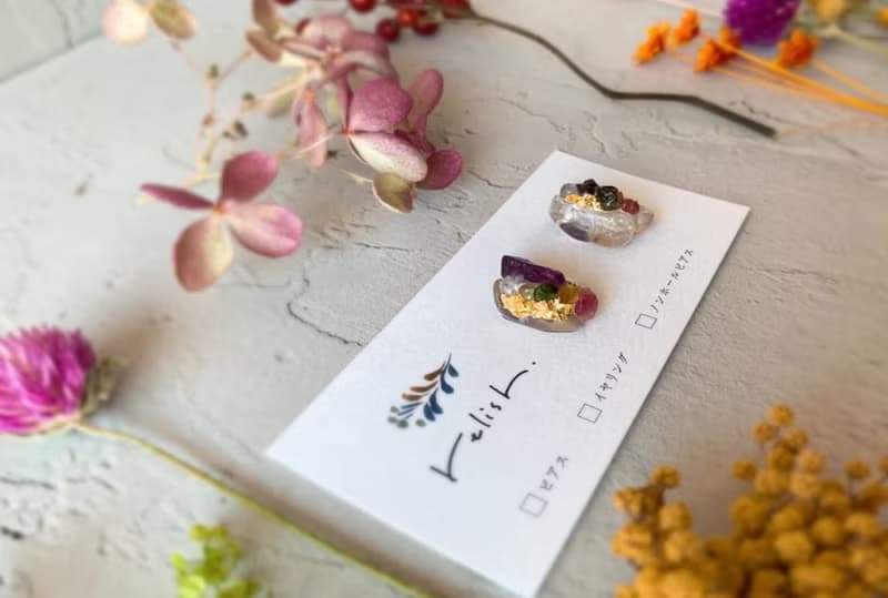 色とりどり 華やか 天然石 ジュエリー 水晶 アメジスト フローライト ピアス イヤリング ノンホールピアス ゴールド 金 紫 パープル 緑 グリーン ピンク