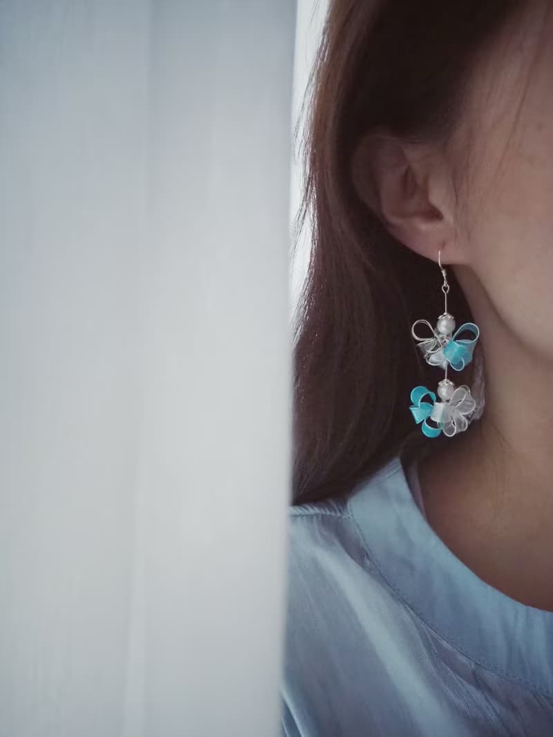 伸縮自在的愛 藍 雙雪球樹脂耳環