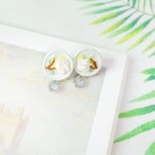 梅花 半立體花瓣手刺繡貼耳耳環 耳夾/耳針