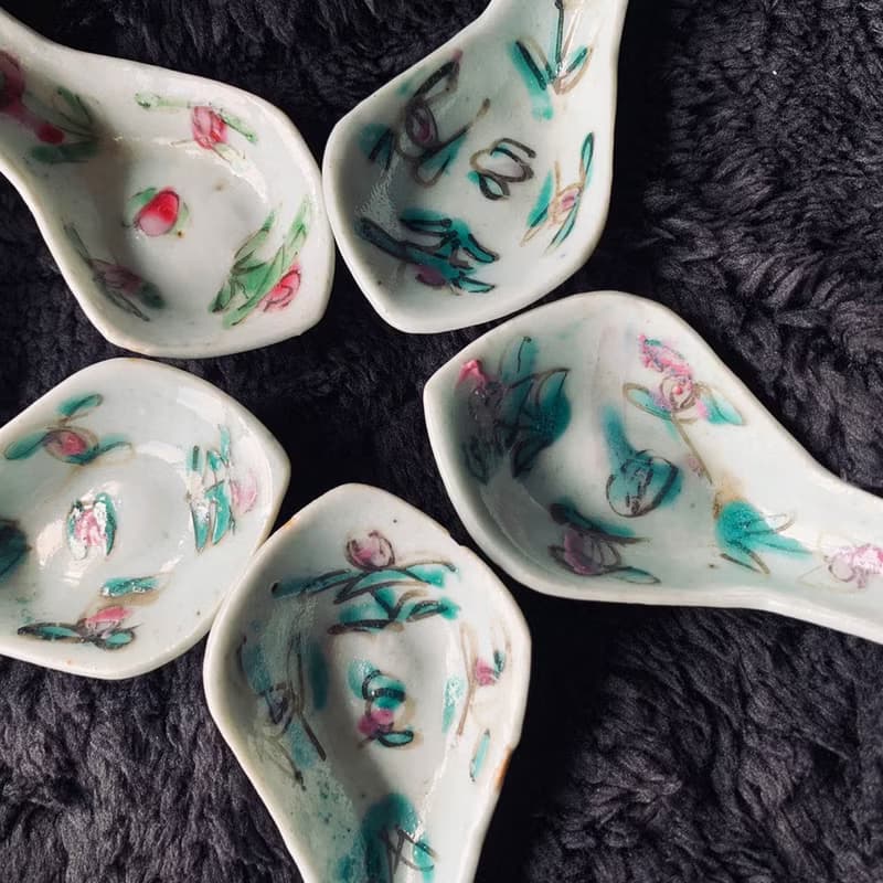 中國 清三代鬥彩青花瓷湯勺 │ 春色滿園 絢麗多彩