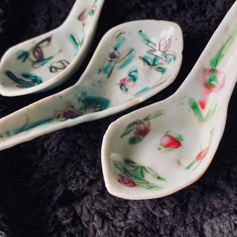 中國 清三代鬥彩青花瓷湯勺 │ 春色滿園 絢麗多彩