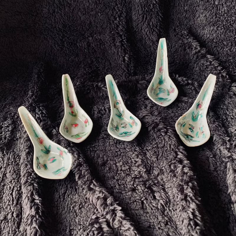 中國 清三代鬥彩青花瓷湯勺 │ 春色滿園 絢麗多彩