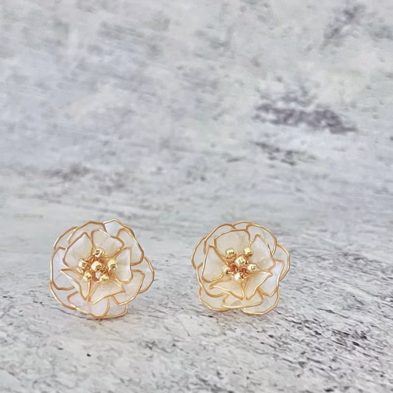 奶油白山茶花  2way手作水晶花耳環/無痛耳夾UV穿搭配件