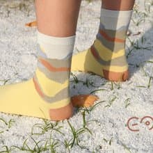 Iceland Garden 冰島花園 黃色中筒襪 休閒襪