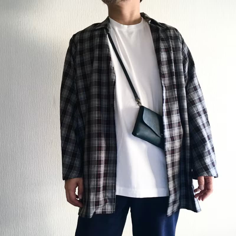 牛シュリンクレザーと牛床ベロアのシンプルお財布ショルダー【ネイビー】