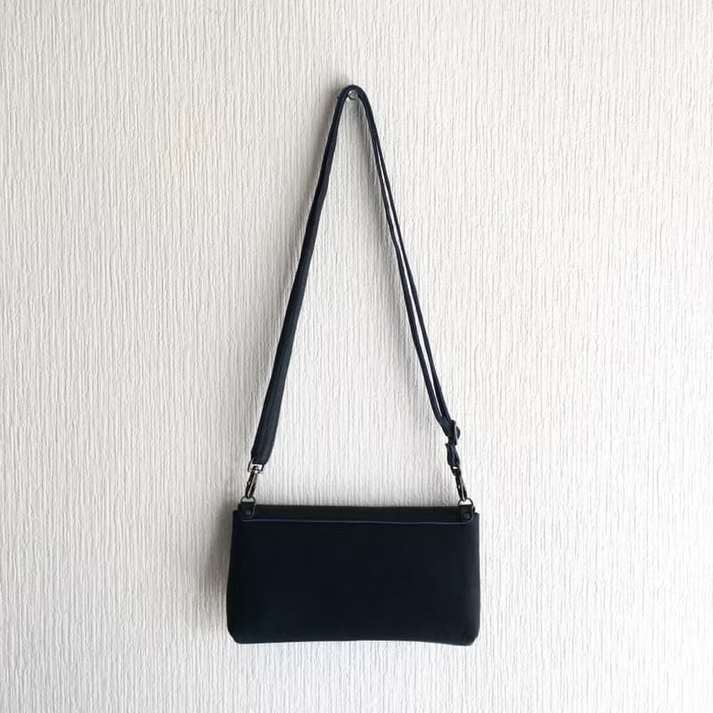 牛シュリンクレザーと牛床ベロアのシンプルお財布ショルダー【ネイビー】