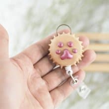 皮革貓掌造型 伸縮證件夾 護士夾 易拉扣