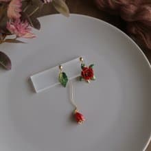 優雅紅色玫瑰 烤漆薔薇花朵不對稱垂墜耳環新娘秘書x