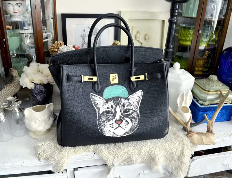 TIMBEE LO X GOOKASO 設計師手繪貓咪圖案頭層牛皮40mm手袋 包包