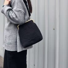 黑 仙女珍珠紗背帶 肩背口金包