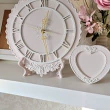 掛鐘  座鐘 Set of pink clock and photo frame with white ornaments Silent wall clock