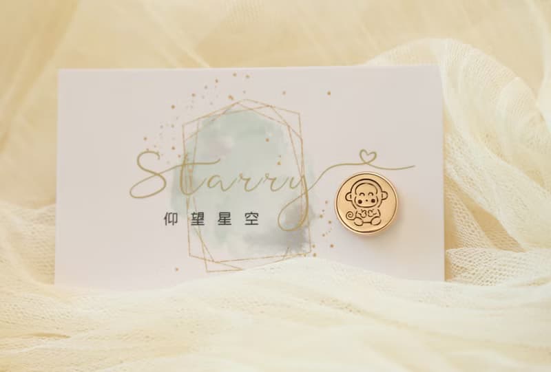 口罩香氛扣-微笑猴Smile Monkey-金-香氛釦