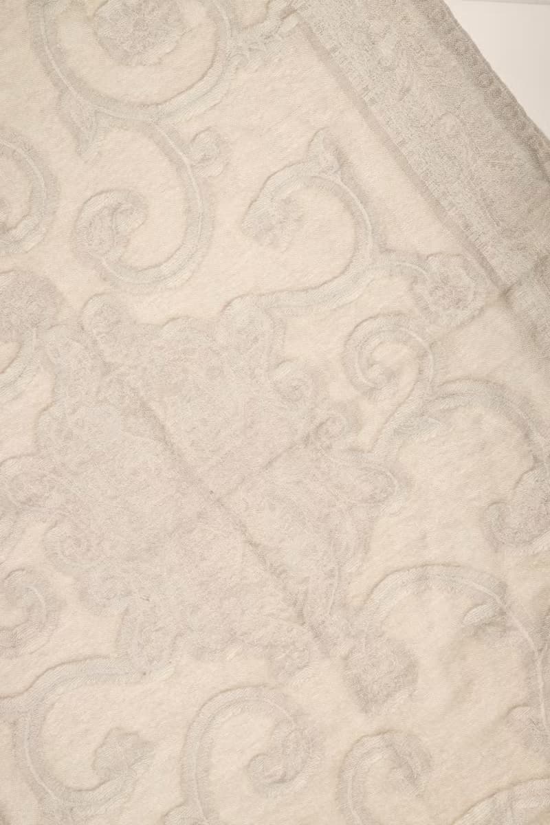 【精品禮盒】釘珠喀什米爾水煮羊毛刺繡圍巾披肩拼透紗淺米灰藤蔓