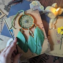 Green dreamcatcher good luck gift with clover charm ไม้จำพวกถั่วเครื่องรางดักฝัน