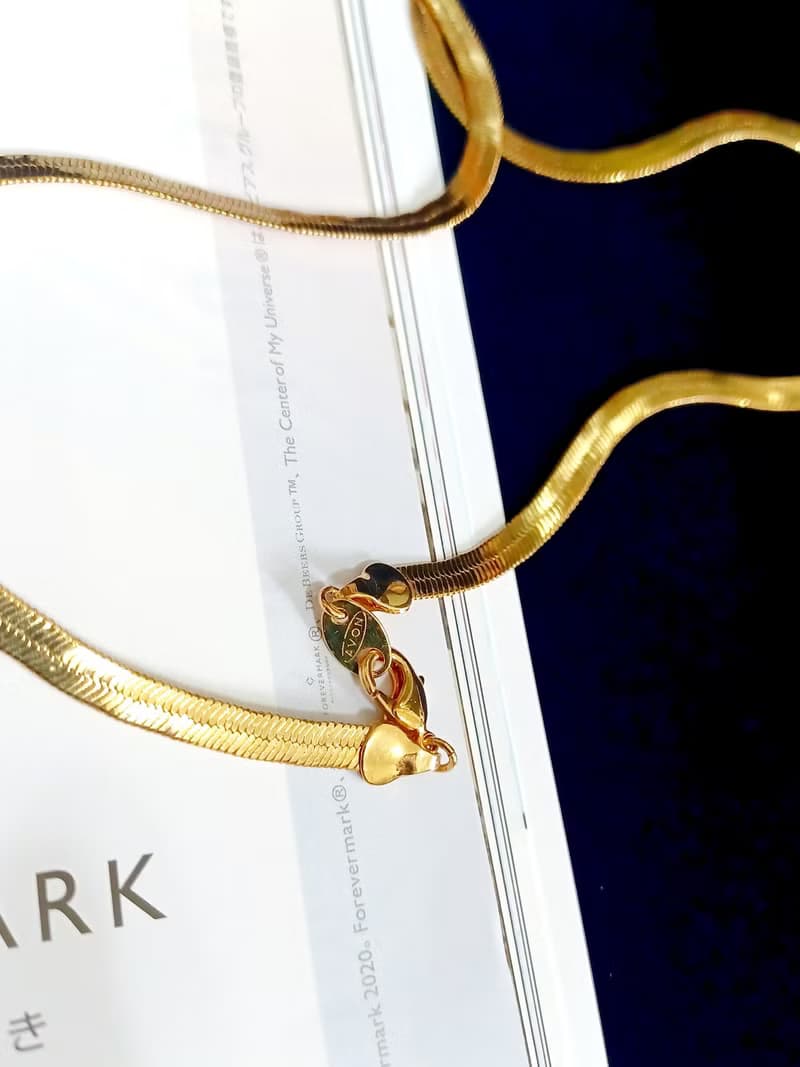 vintage jewelry AVON  金色扁平紋理蛇鏈  項鍊