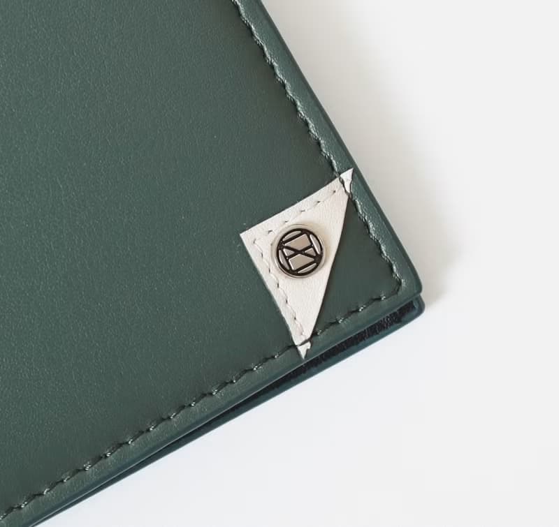 Two-Tone Bifold Wallet 素皮革折疊錢包 ( 綠色 x 米白色 )