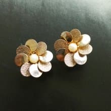 Vintage Jewelry 西洋古董飾品 立體花形 圓瓣仿珠 栓式耳環