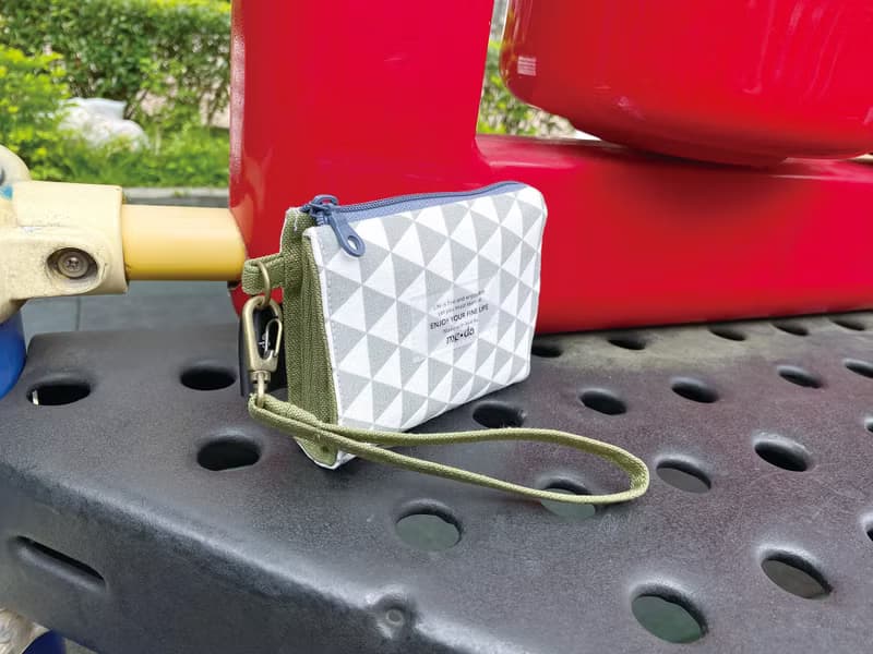 6 Coin 拉鍊零錢包 白灰三角