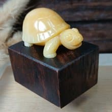 雕件 逗樂動物-金財龜 金絲玉