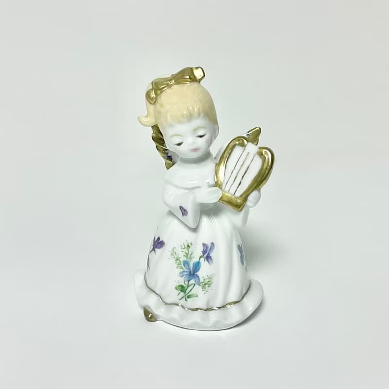スミレの花のドレスの天使のオーナメント(ハープ)