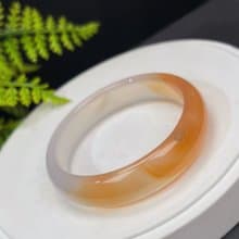 精品 漸變橘白瑪瑙手鐲 58MM 冰潤起光千層蕾絲玉髓手環 半山半水