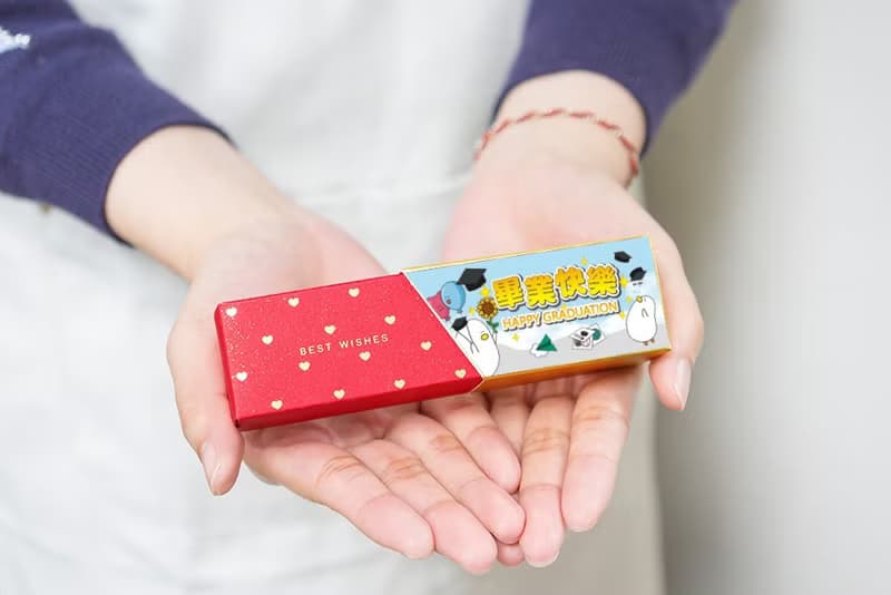 畢業禮物米咕da0_migu插畫聯名款 時尚閃金包裝 金莎3顆入 2款