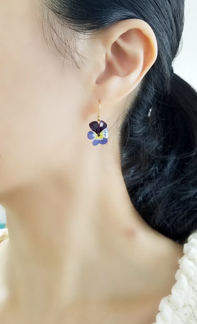 viola ビオラのフックピアス or イヤリング (B)