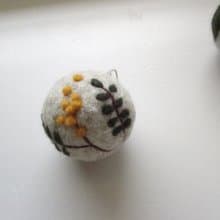 羊毛氈花草球吊飾