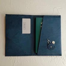 植鞣皮革護照夾－深藍紋