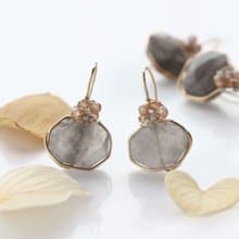 14kgf- modest sheer gray wrap pierced earrings