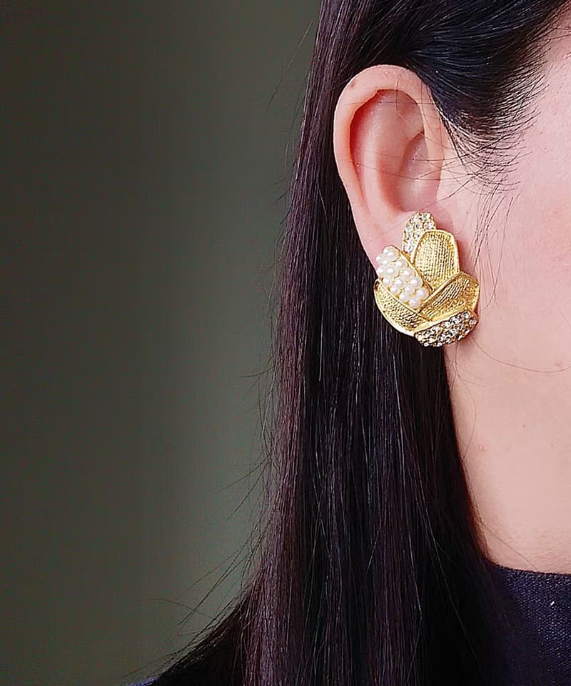 vintage jewelry 典雅金色珍珠萊茵花卉 夾式耳環