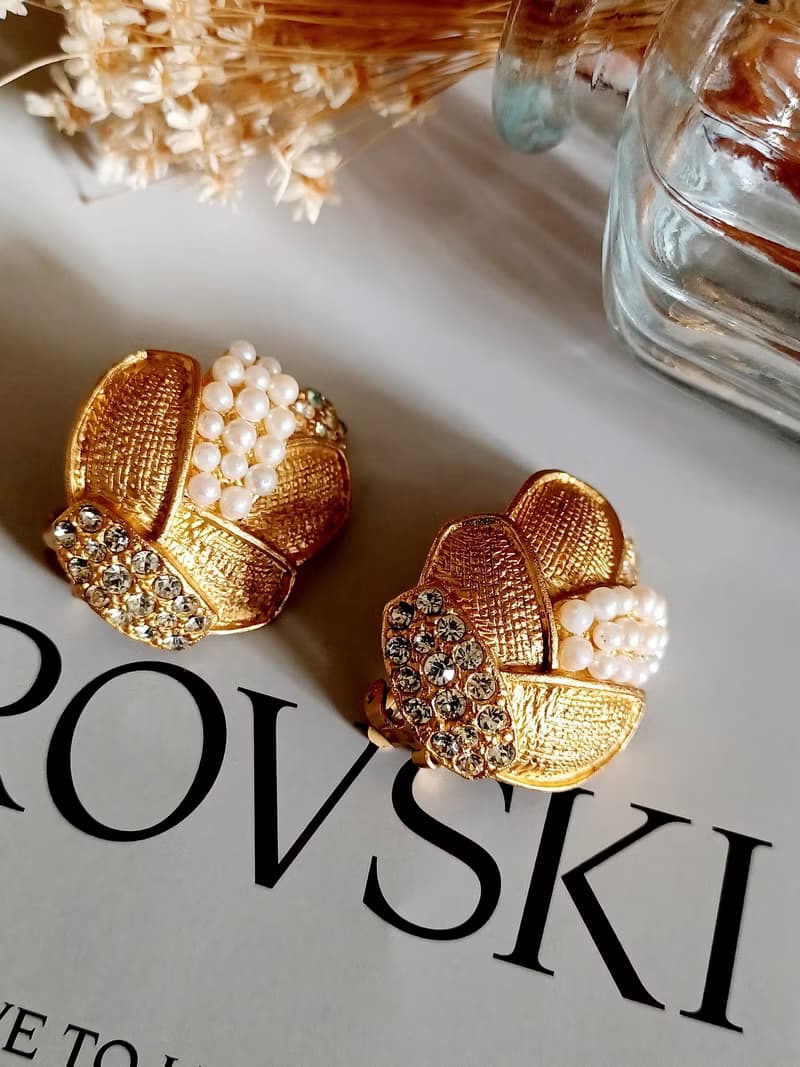 vintage jewelry 典雅金色珍珠萊茵花卉 夾式耳環