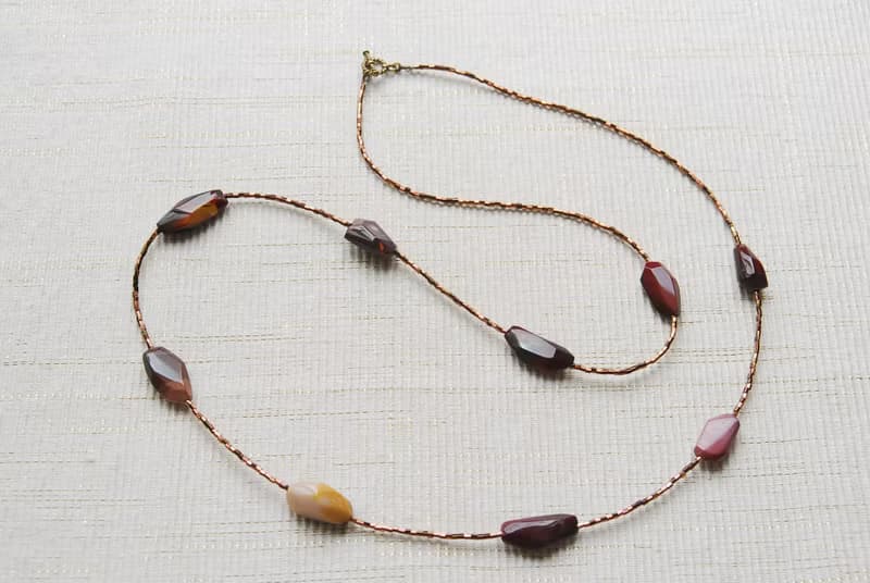 再販　ムーアカイトタンブルとビーズのチョコレートのようなネックレス
