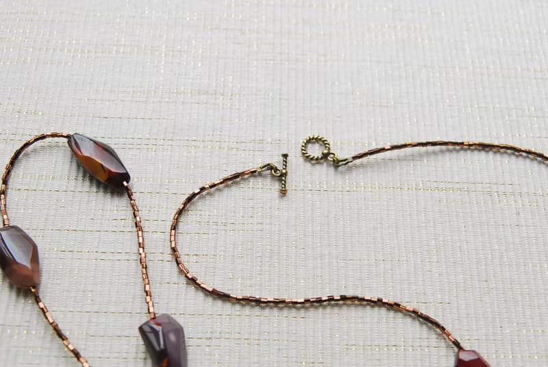 再販　ムーアカイトタンブルとビーズのチョコレートのようなネックレス