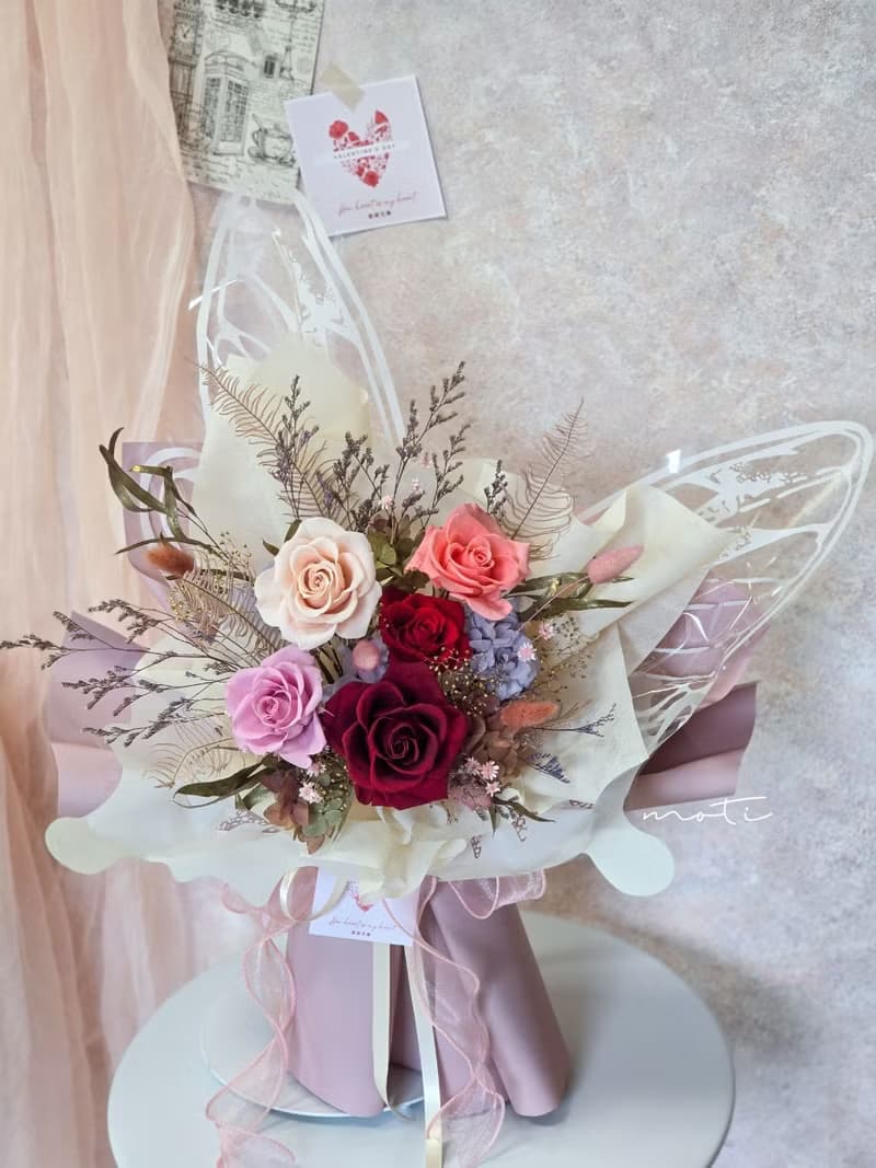 厄瓜多永生玫瑰蝴蝶大花束(復古紅色系) 七夕 情人節 求婚花束