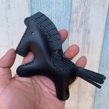 療癒小物 黑色 可愛 小馬 純手工縫製 皮革 吊飾 大尺寸