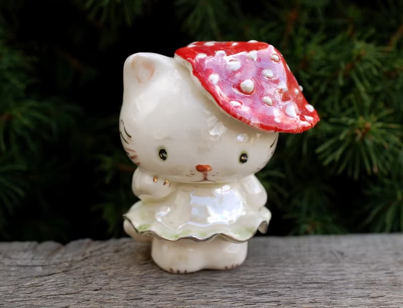 Kitty statuette Mushroom Cat Porcelain figurine Funny kitten Small figurine