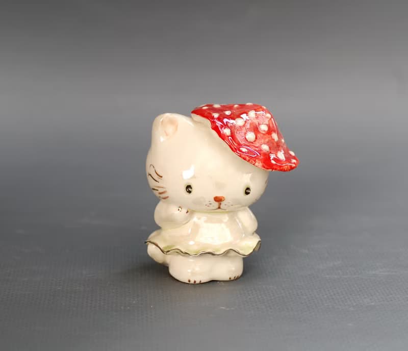 Kitty statuette Mushroom Cat Porcelain figurine Funny kitten Small figurine