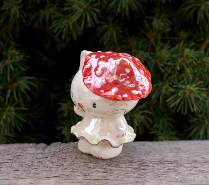 Kitty statuette Mushroom Cat Porcelain figurine Funny kitten Small figurine