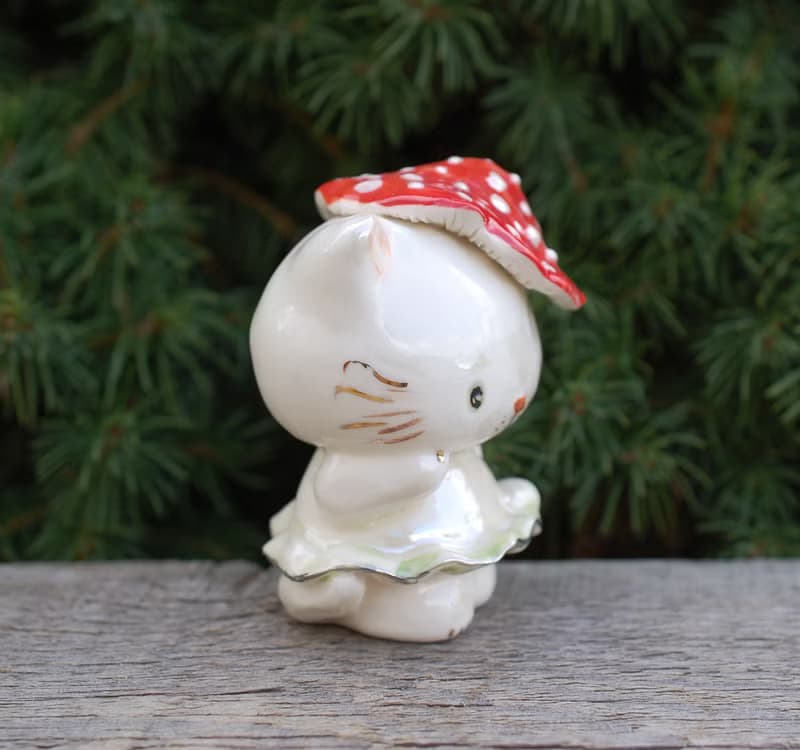 Kitty statuette Mushroom Cat Porcelain figurine Funny kitten Small figurine
