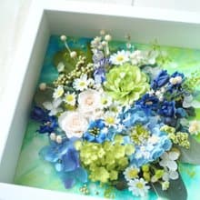 【特別な日のお祝い・誕生日・サロン飾り】プリザーブドフラワー・ドライフラワーと水彩画と花ミクストメディアフレーム　青の花束　20cm角サイズ
