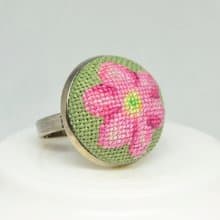 帶粉色花朵的刺繡戒指 送給女性的最佳禮物 十字繡圓形花朵戒指
