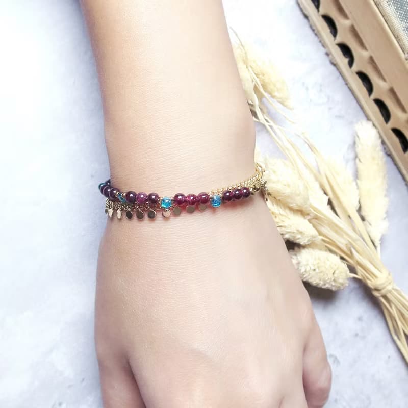 VIIART。翩翩-紅。石榴石護身符法蒂瑪之手黃銅鍍金手鍊