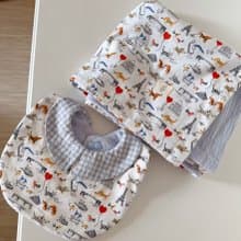 環遊世界 四季薄被+雙面領圍兜 彌月禮盒 滿月禮 嬰兒禮物