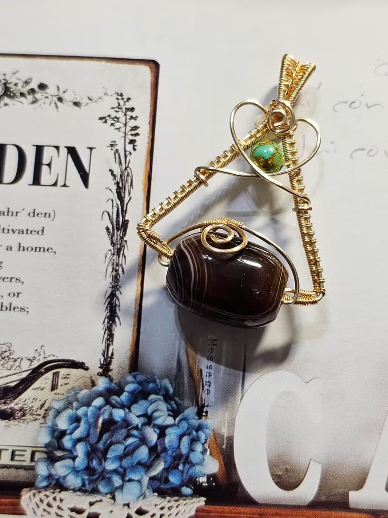 【葉綠舒手作】聖三角 /金屬線編織/節日/禮物/飾品/項鍊/手作